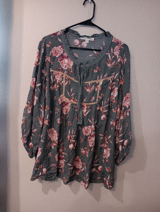 Farmers Market Tops - Farmers Market Floral Peasant Tunic in Grey with Pink Roses
